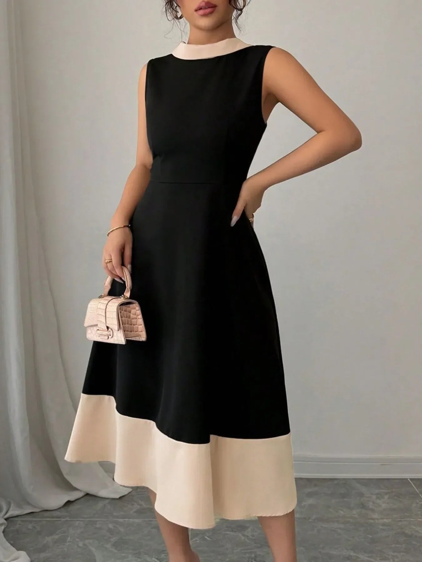 Contrast Trim Sleeveless Midi Dress