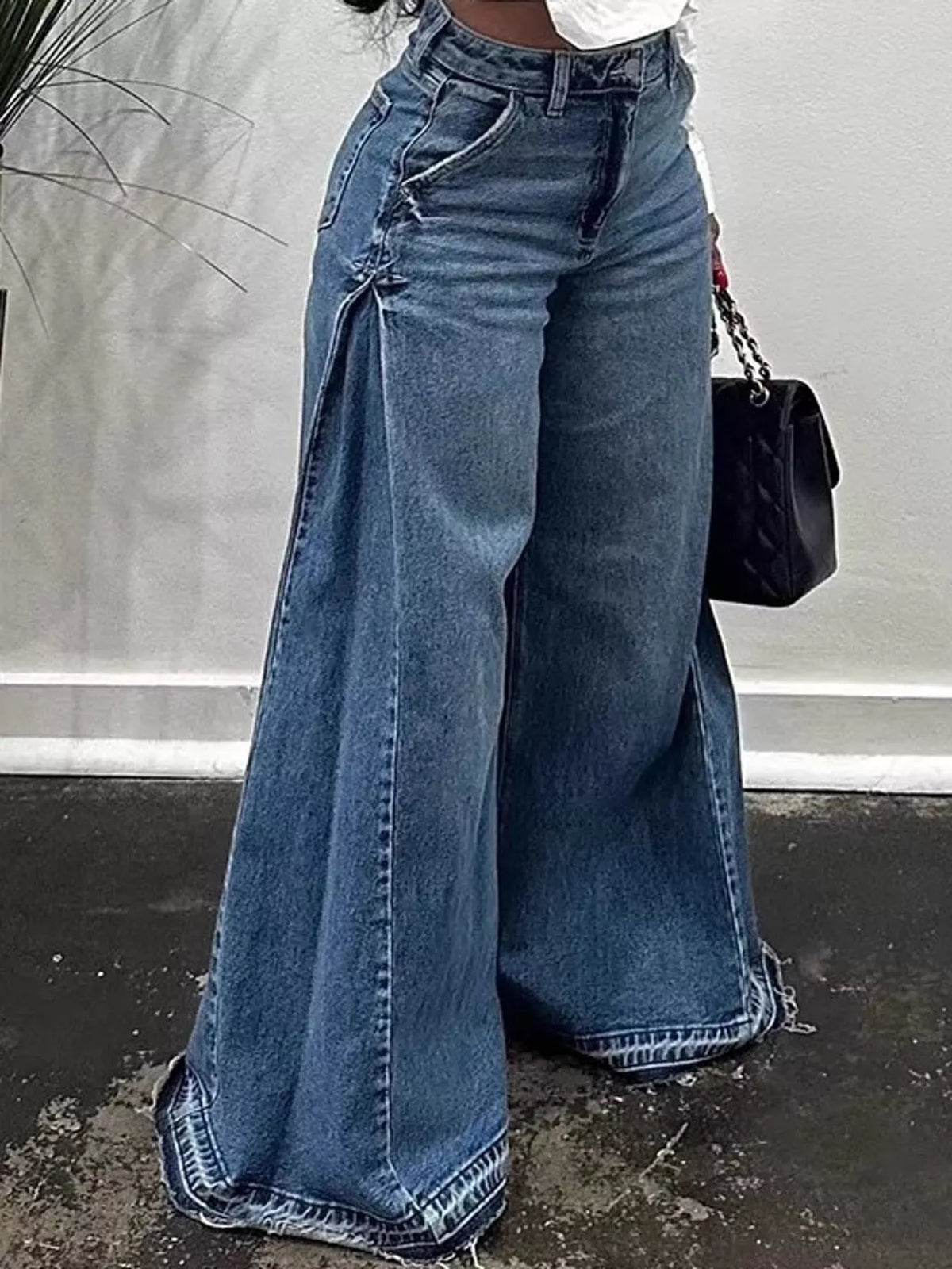 Curvy women's wide-leg jeans, view 2