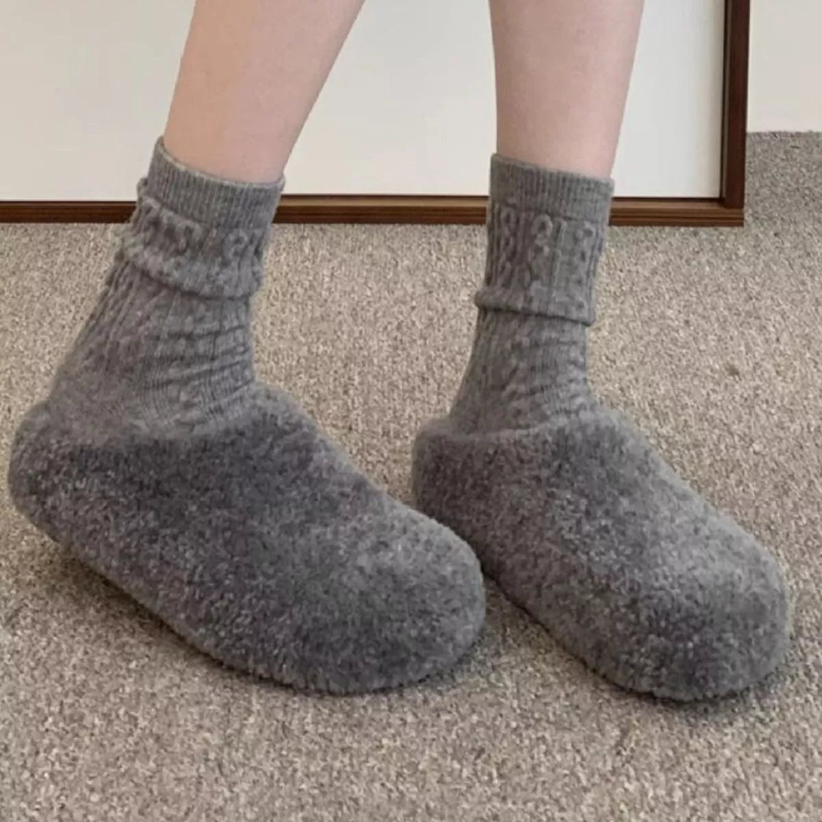 Round Toe Fuzzy Indoor Slippers