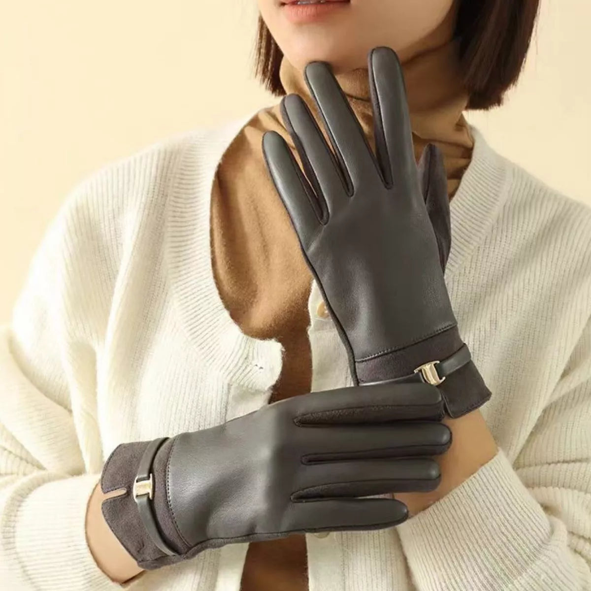 Buckle Detail Gloves