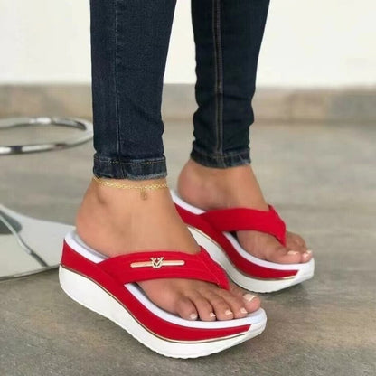 Toe post platform sandals in red