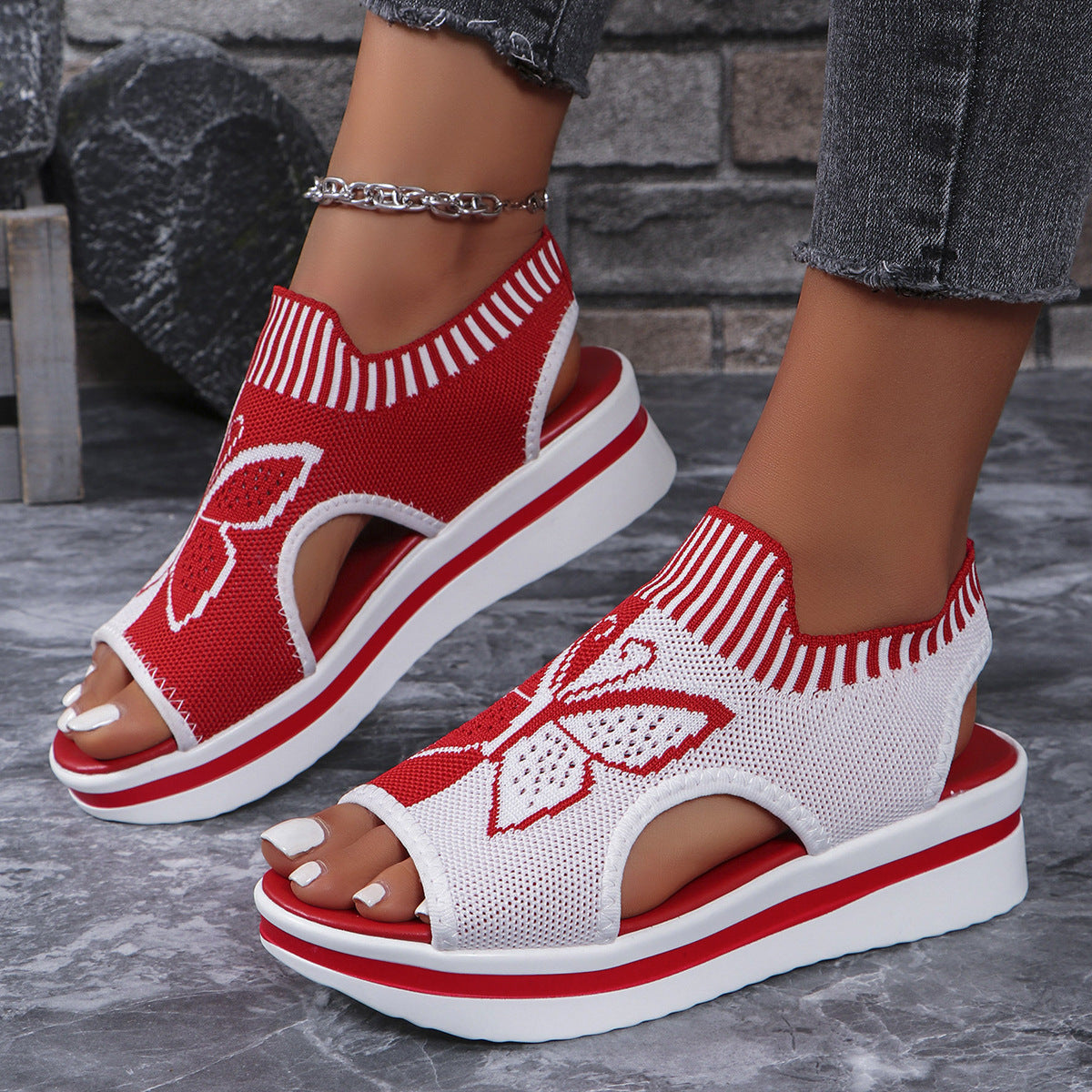 Mesh wedge sandals in red