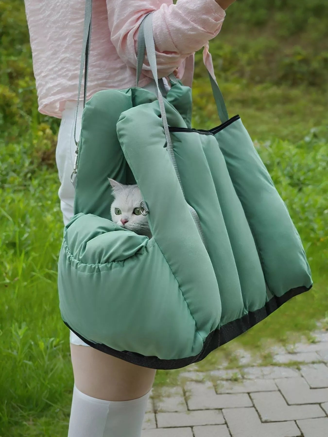 Comfortable & Portable Pet Car Nest