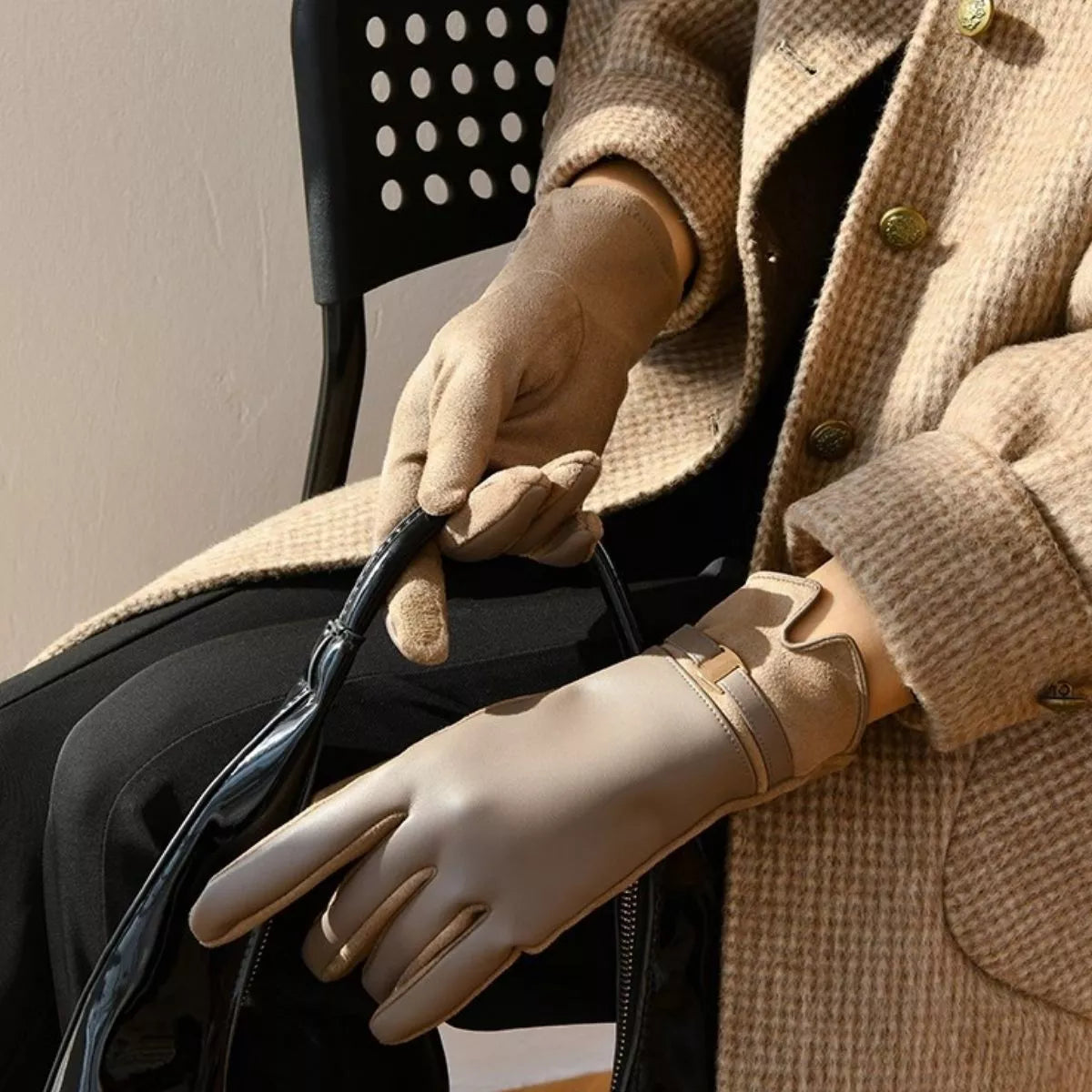 Buckle Detail Gloves