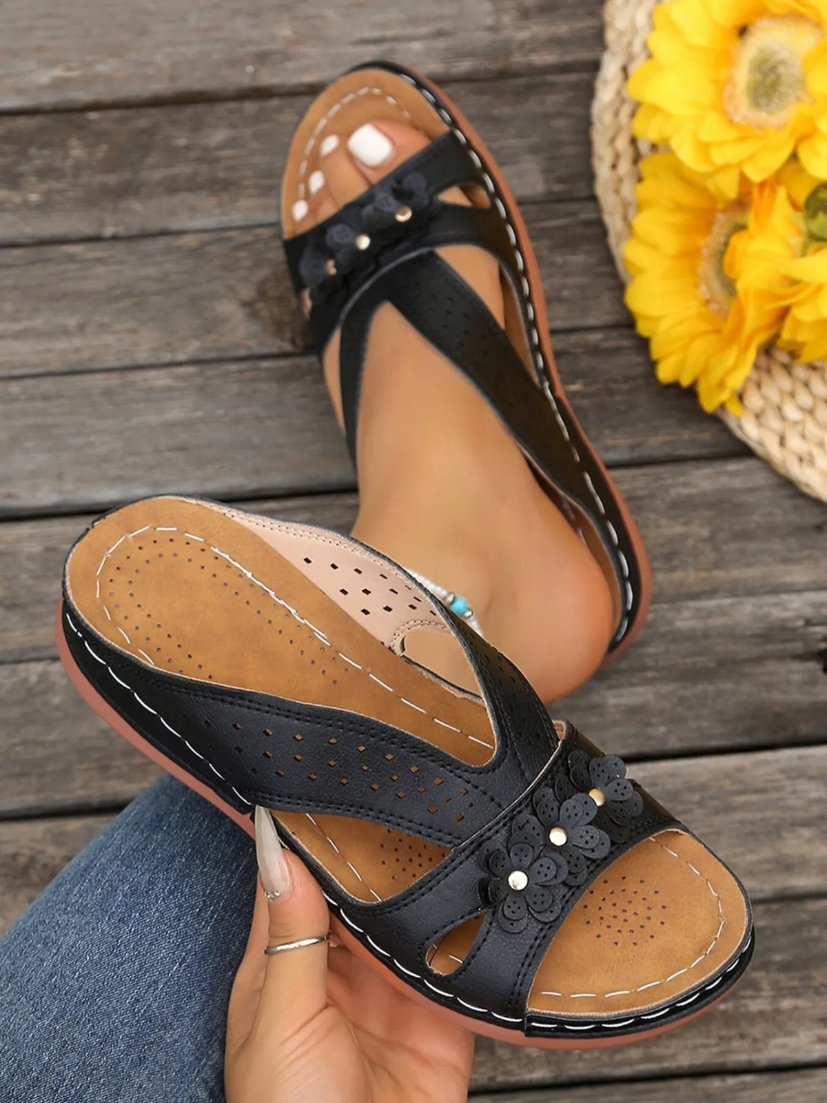 Flower low wedge sandals, view 3