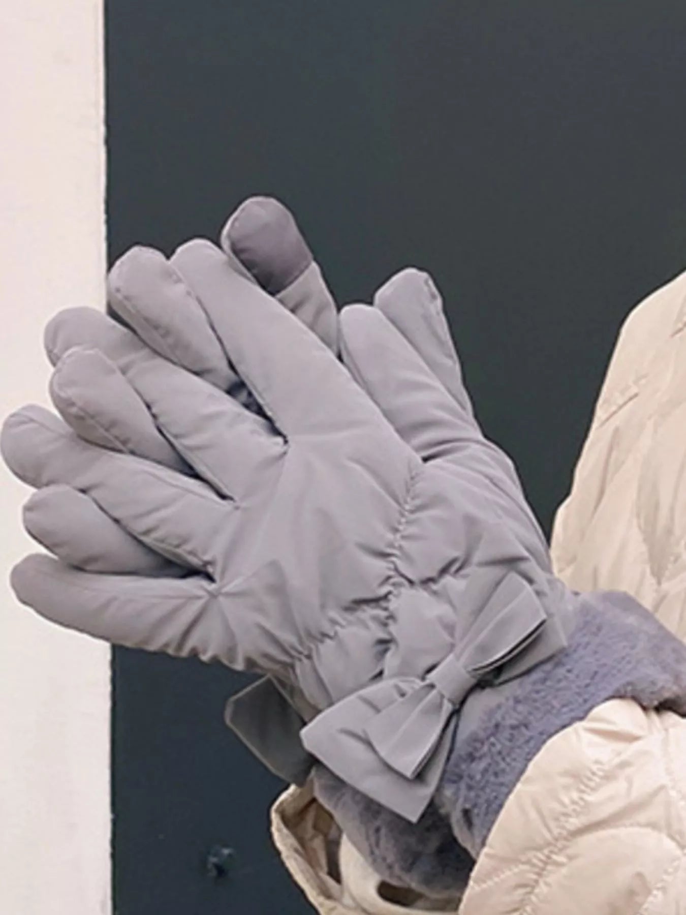 Bow-Decorated Plush Cuff Gloves