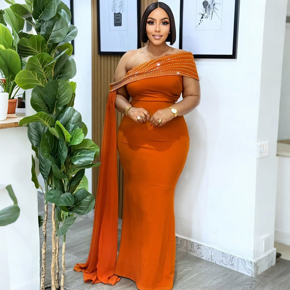 Shoulder hugging long dress