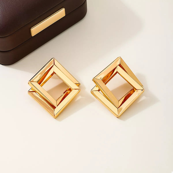 🎁 18K Gold-Plated Geometric Stud Earrings (100% off)