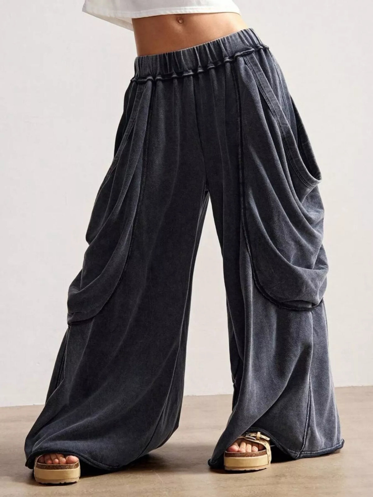 Oversized Wide-Leg Cargo Pants