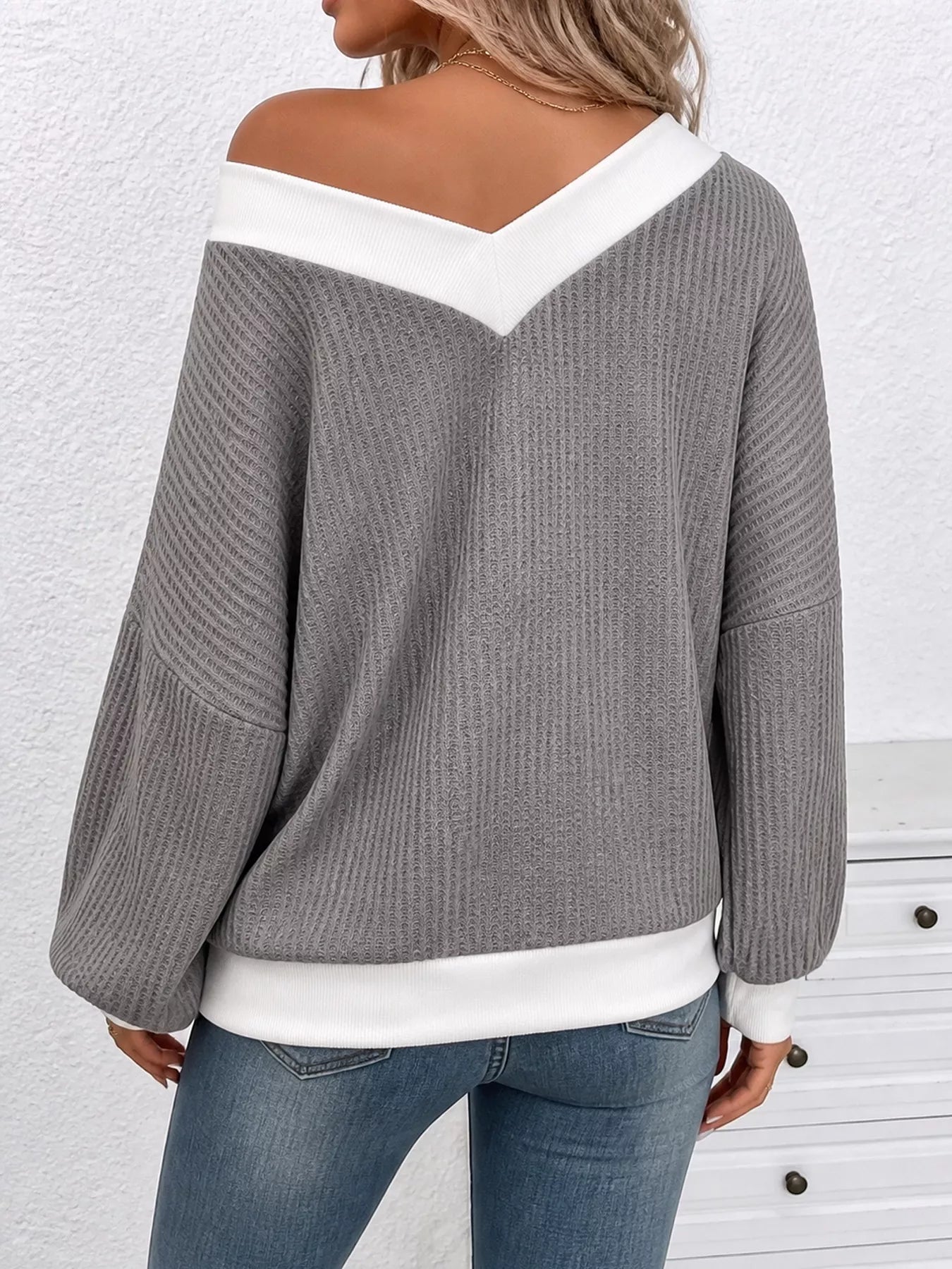Textured Contrast Trim V-Neck Knit Top