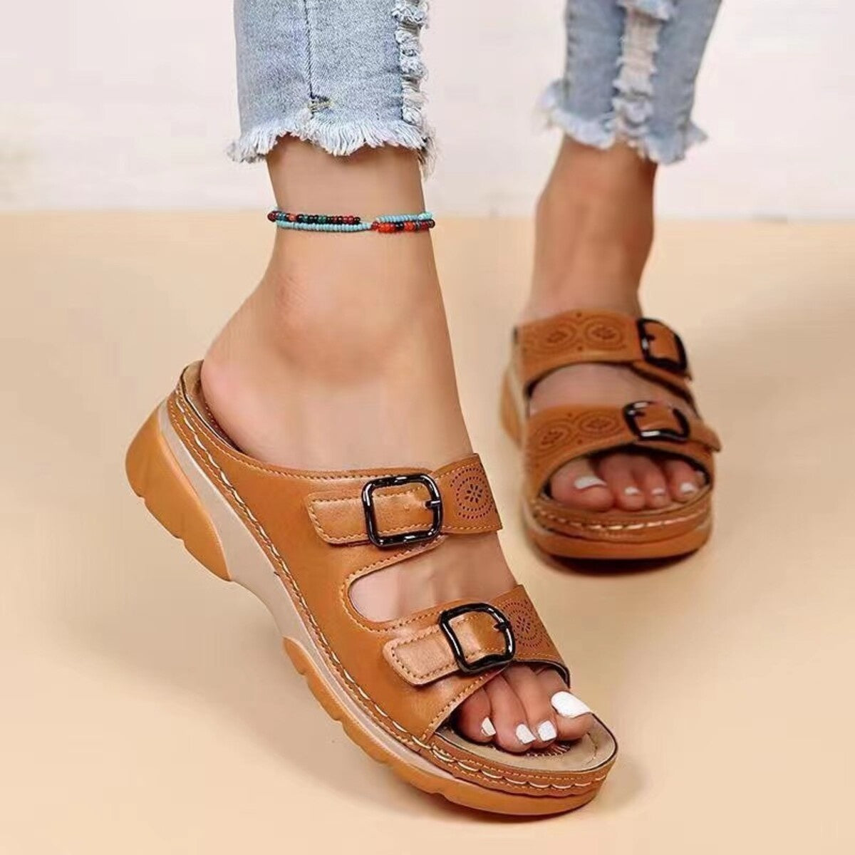 Double buckle sandals in khaki