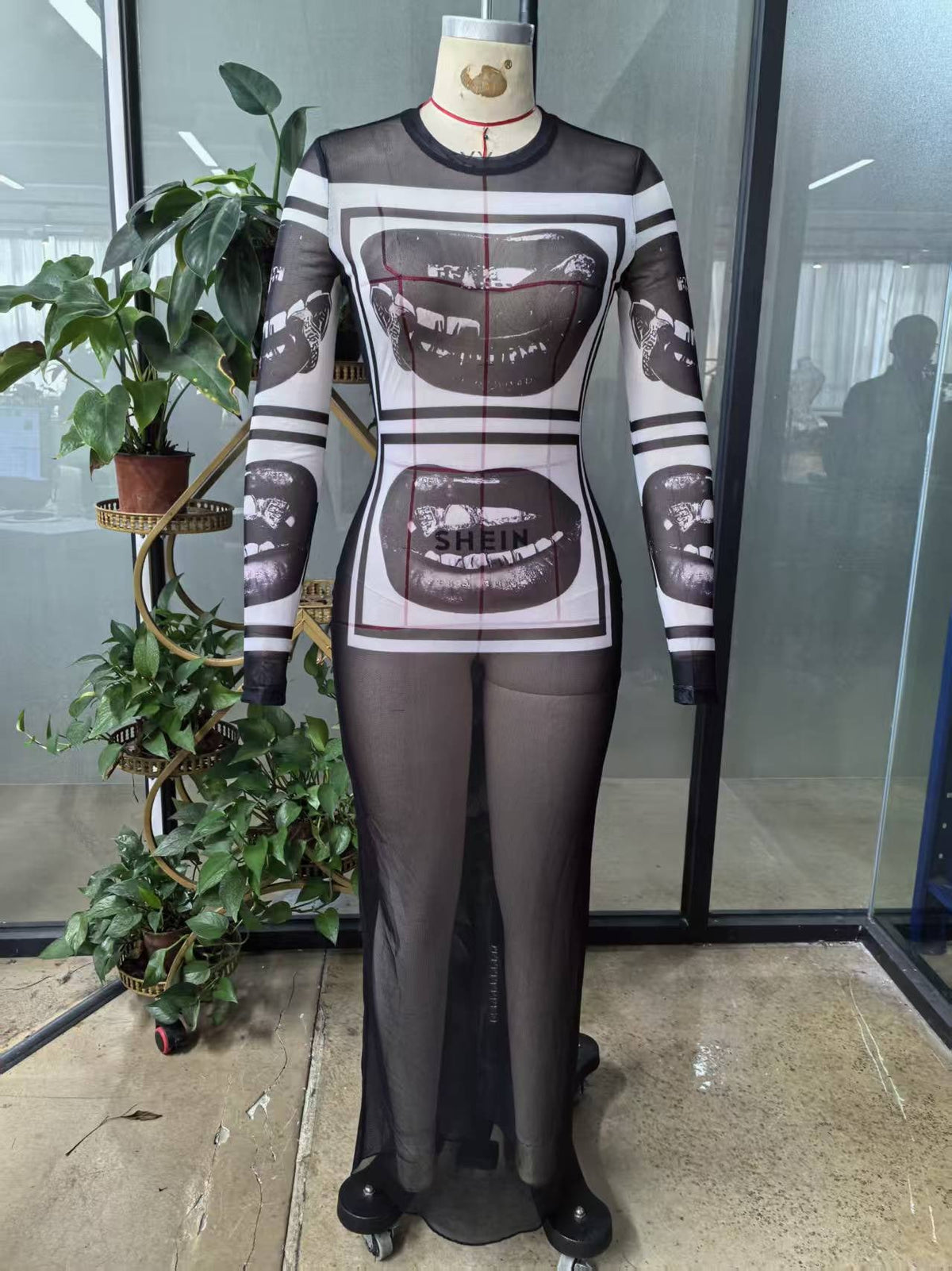 Mesh printed street dress in size L