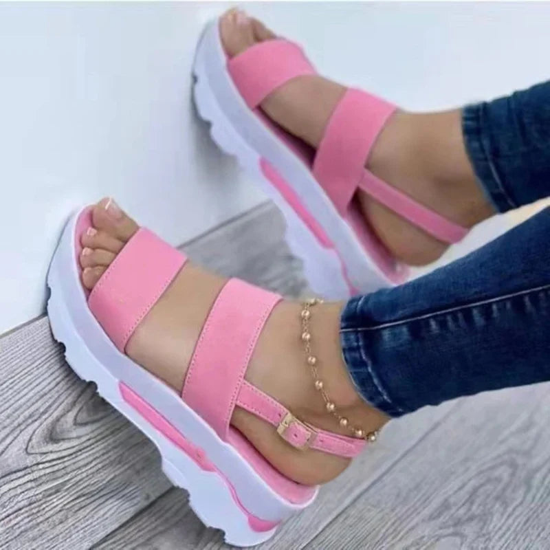 Buckle strap sandals in pink