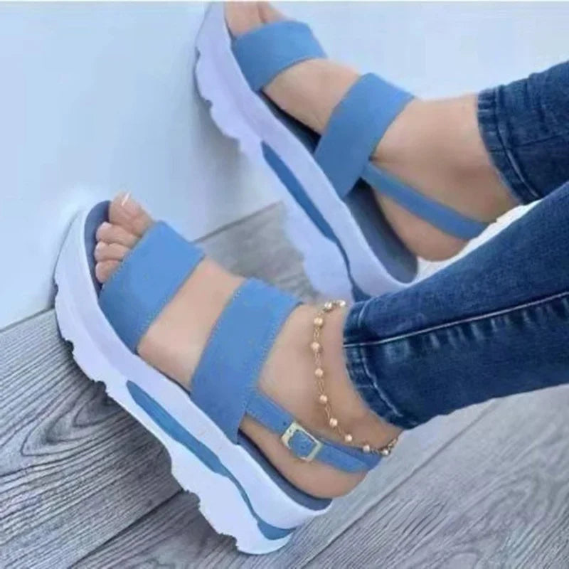 Buckle strap sandals in blue