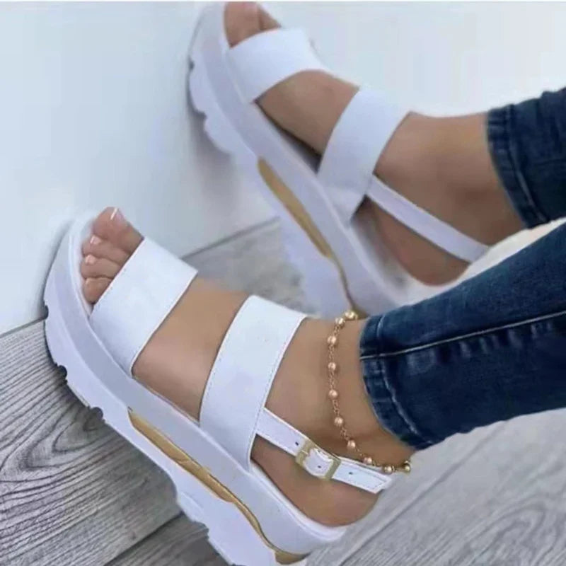 Buckle strap sandals in white