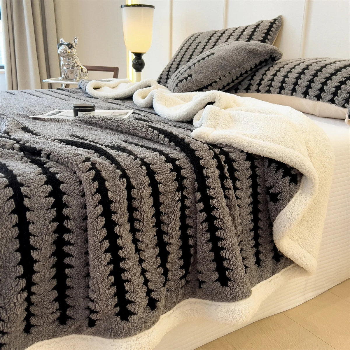 Sherpa fleece blanket, view 4