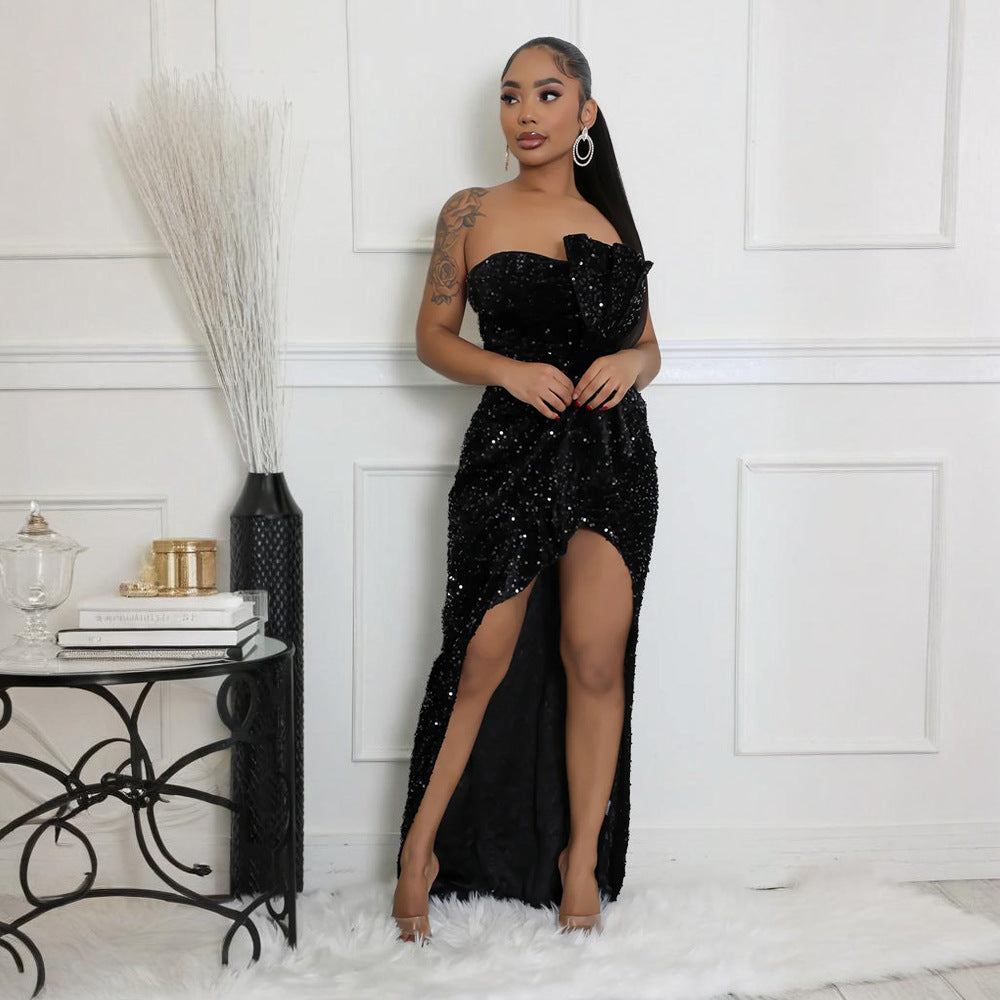 Strapless dress with trailing long skirt