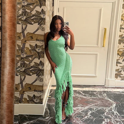 U-neck sleeveless tight fitting dress