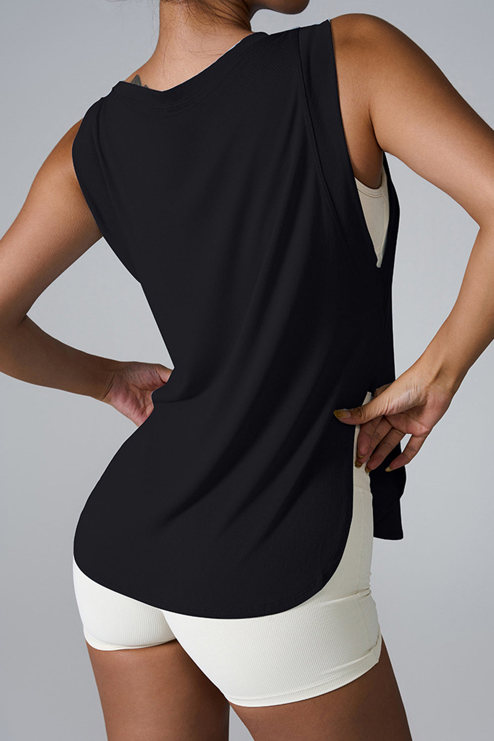 Slit Round Neck Active Tank - MONLANE