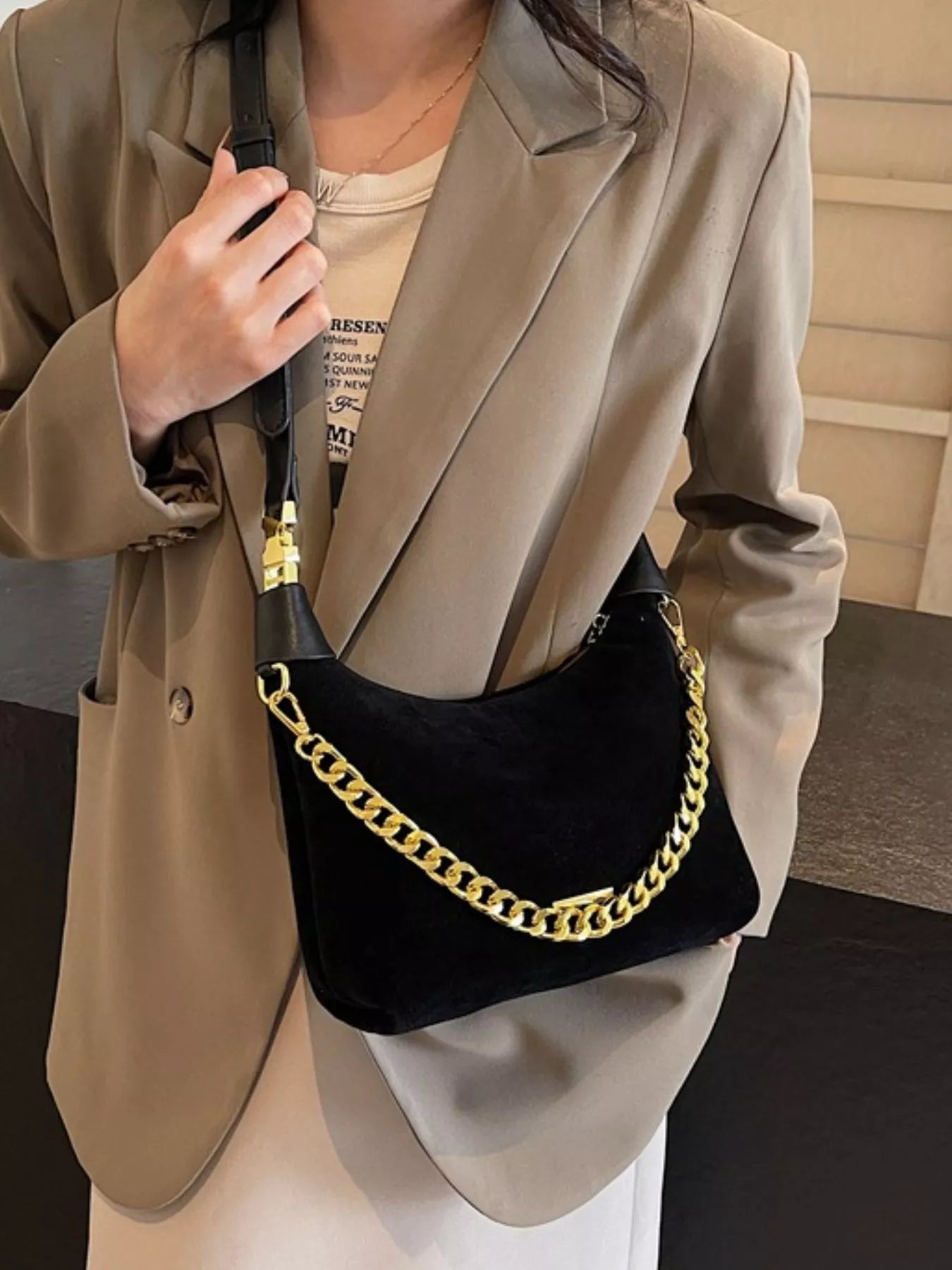Chain Detail Crossbody Bag