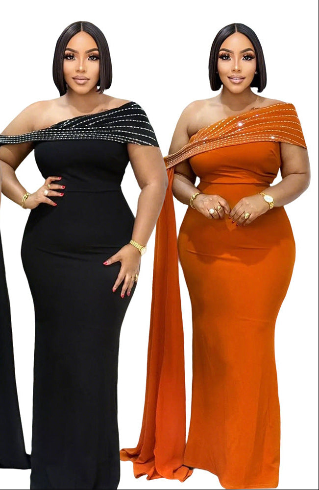 Shoulder hugging long dress