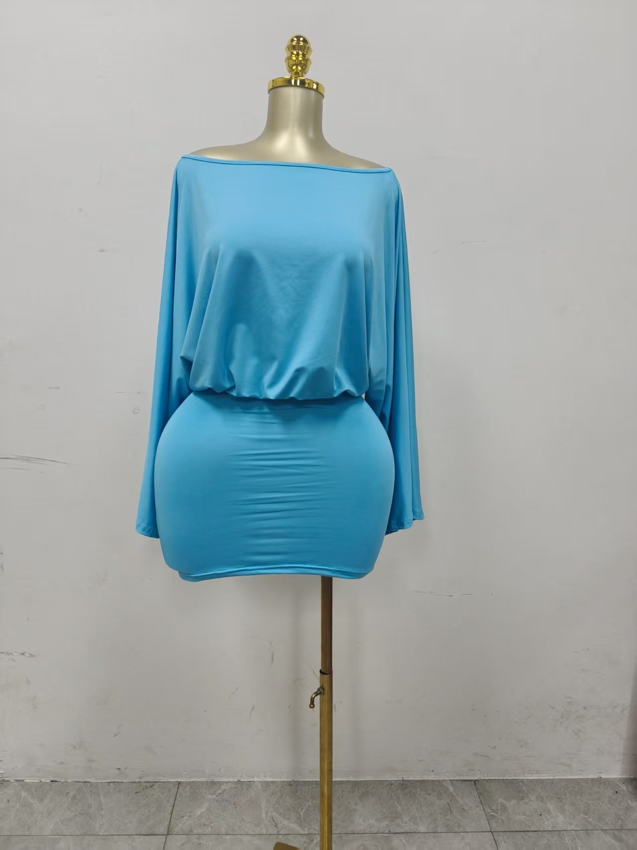 Bat long sleeved hugging short dress