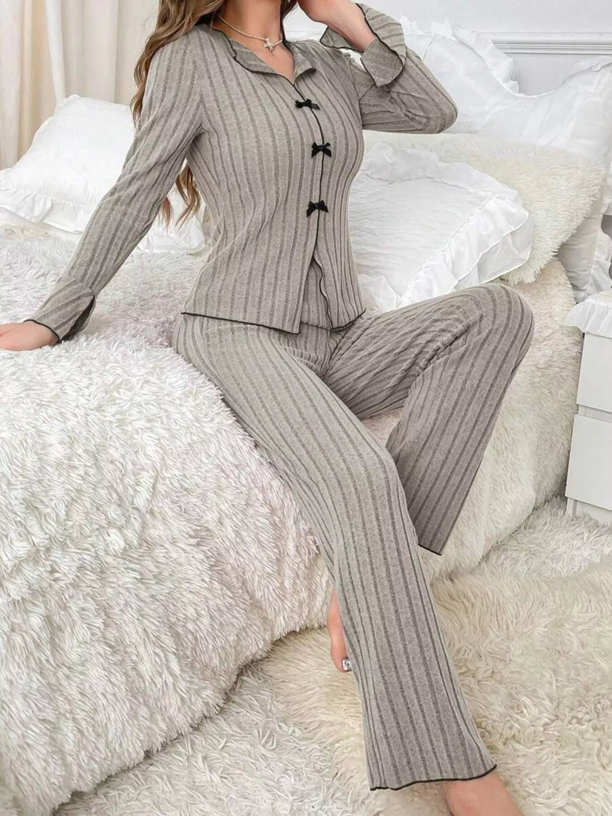 Bow-detail lounge set, view 9