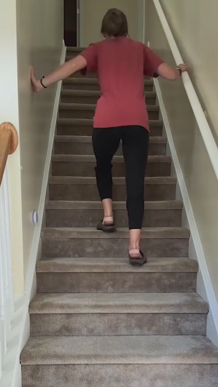 1-H 1-pair-zippier-compression-stockings-1.mp4